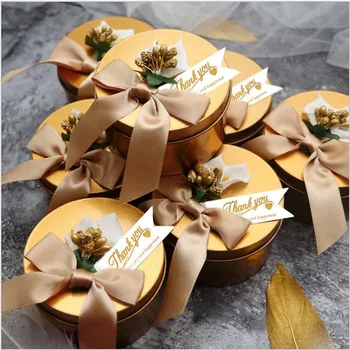 Бесплатная доставка 30шт пользовательское имя дата Свадебное украшение олово золотой уникальный цветок из бисера круглая золотая коробка конфет подарочные коробки для гостей