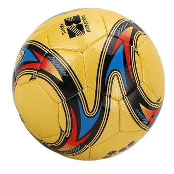 Футбольный мяч PU яркого цвета Водонепроницаемый тренировочный футбольный мяч Удобный на ощупь Размер 5 Легкий вес для игры для взрослых